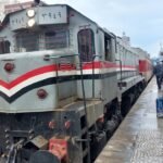 محاولة لحاق طالبة بالقطار تنتهي بإصابتها بكسور القدمين في بيلا